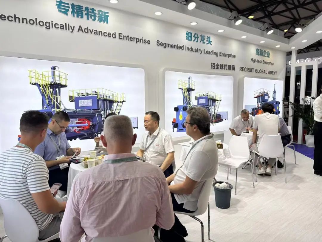 高效、節(jié)能、穩(wěn)定！萬(wàn)格士新型高端擠壓機(jī)上海鋁展備受矚目